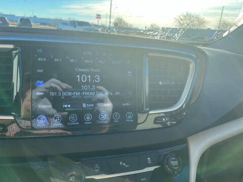 2017 Chrysler Pacifica Touring-L