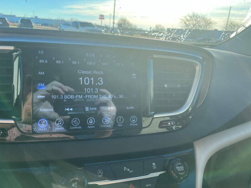 2017 Chrysler Pacifica Touring-L