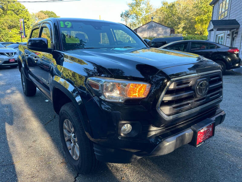 2019 Toyota Tacoma SR5's photo