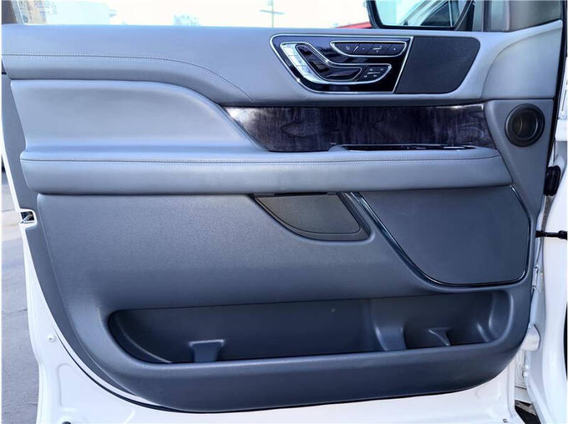 2019 Lincoln Navigator Select