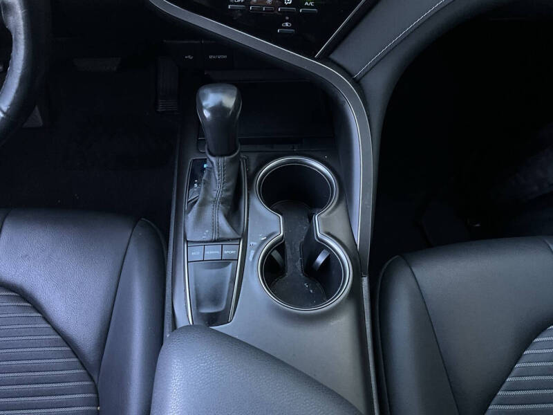 2022 Toyota Camry SE