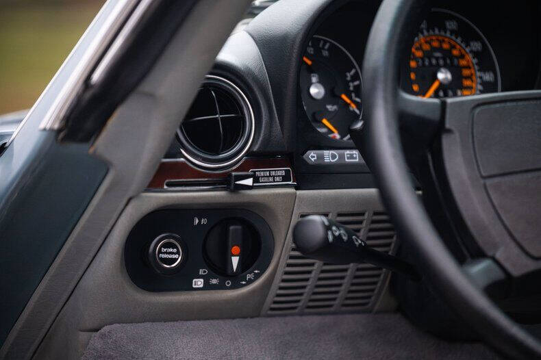 1986 Mercedes-Benz 560-Class 560 SL