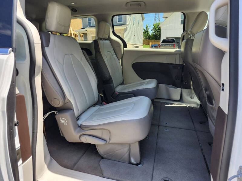 2017 Chrysler Pacifica Touring-L