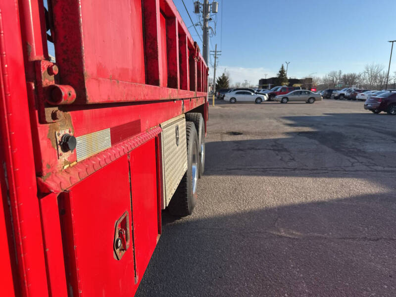 2005 Freightliner M2 106
