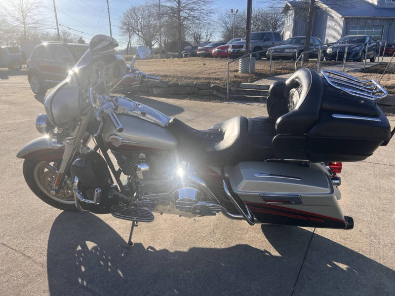 2006 Harley-Davidson FLHTCUSE