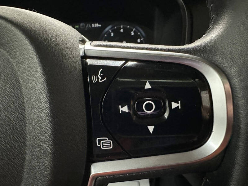 2016 Volvo XC90 T5 Momentum