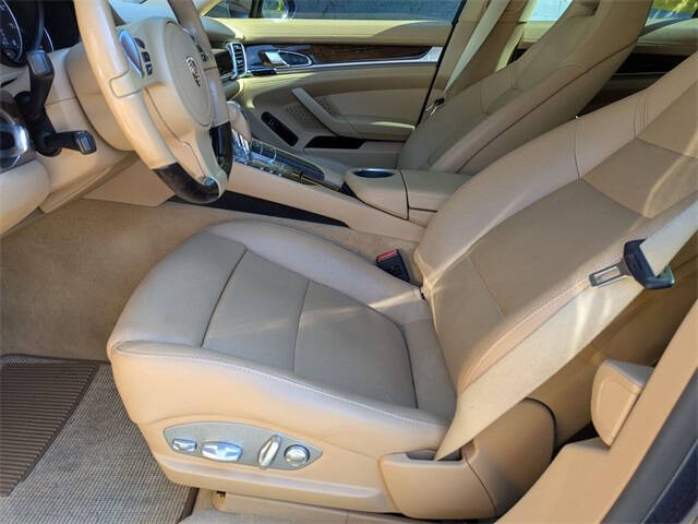2015 Porsche Panamera 4