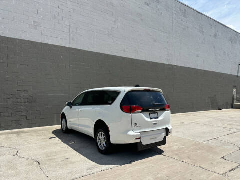 2022 Chrysler Voyager LX