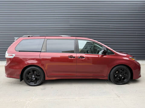2020 Toyota Sienna SE 8-Passenger