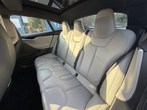 2016 Tesla Model S 70D