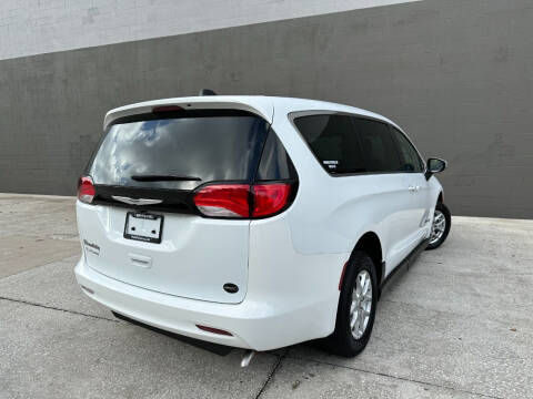 2020 Chrysler Pacifica Limited Red S