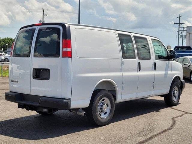 2025 Chevrolet Express 2500