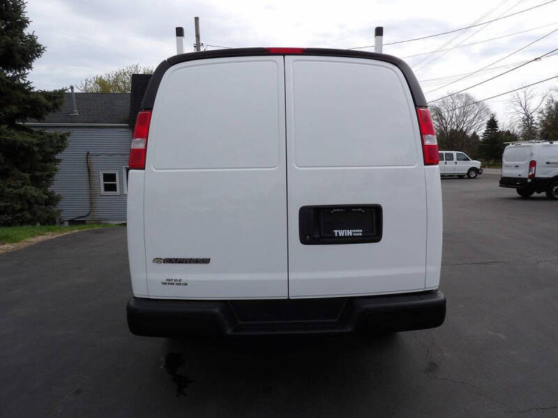 2022 Chevrolet Express 2500