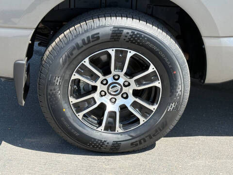 2022 Nissan Titan SV