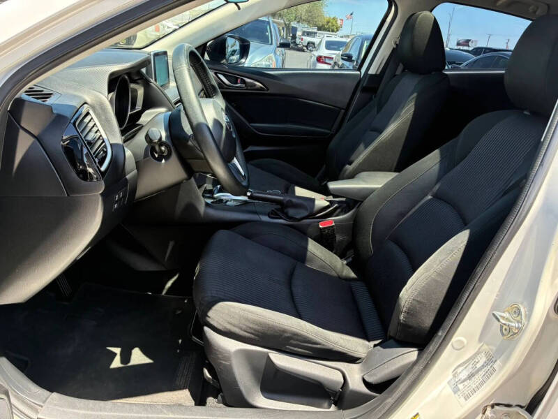 2015 Mazda MAZDA3 i Touring