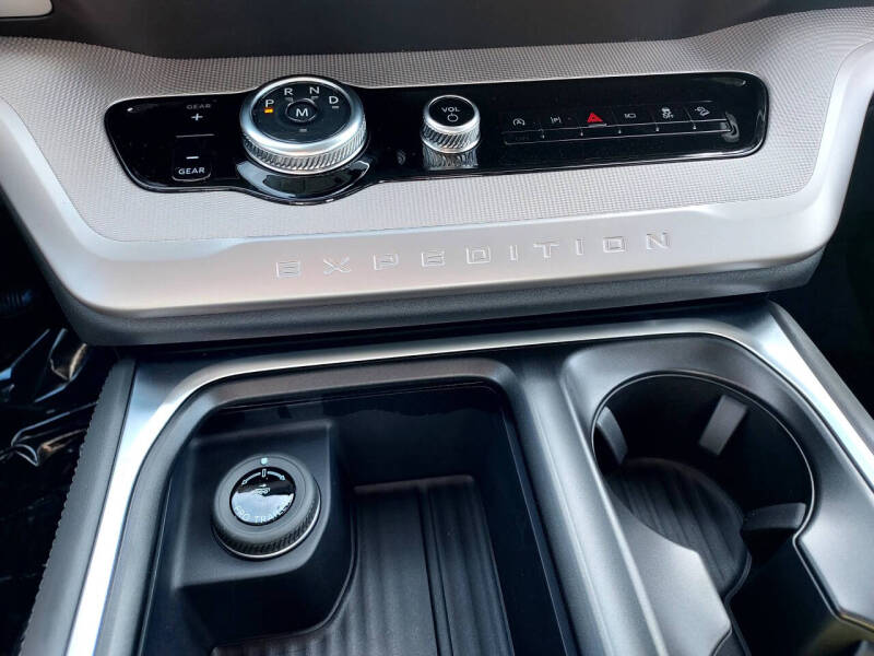 2026 Ford Expedition MAX Active