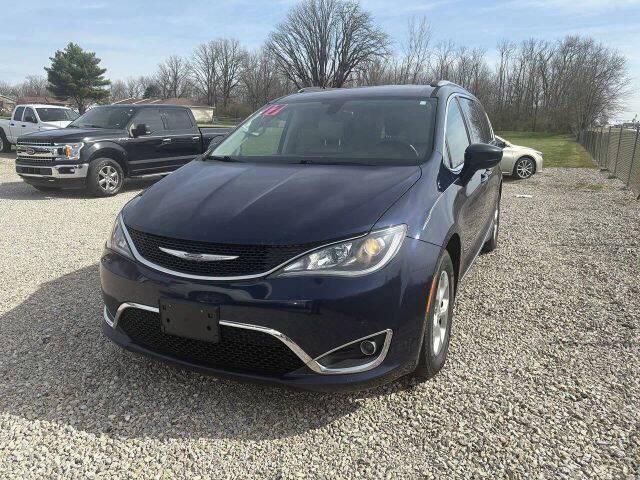 2017 Chrysler Pacifica Touring-L Plus