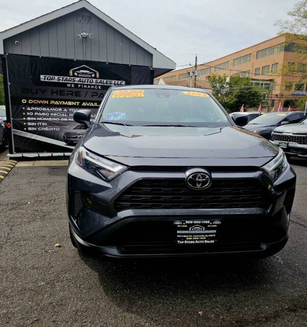 2023 Toyota RAV4 LE's photo