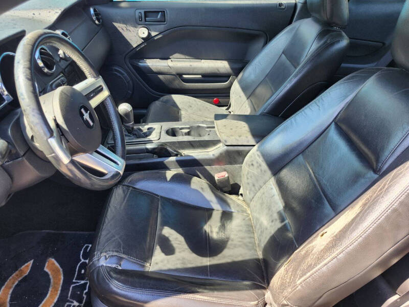 2005 Ford Mustang V6 Deluxe