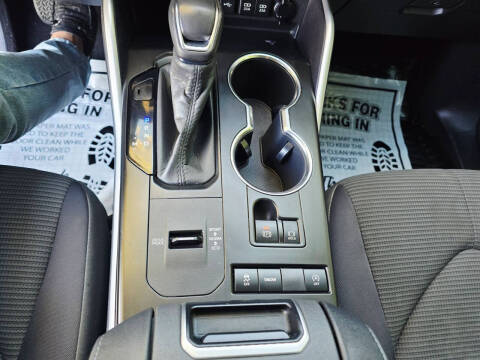 2020 Toyota Highlander LE