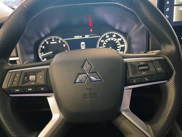 2025 Mitsubishi Outlander ES