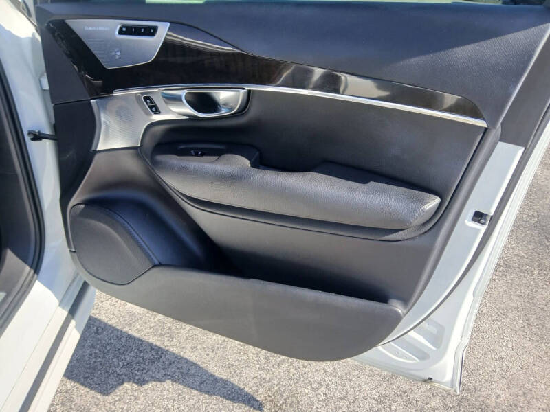 2018 Volvo XC90 T6 Momentum