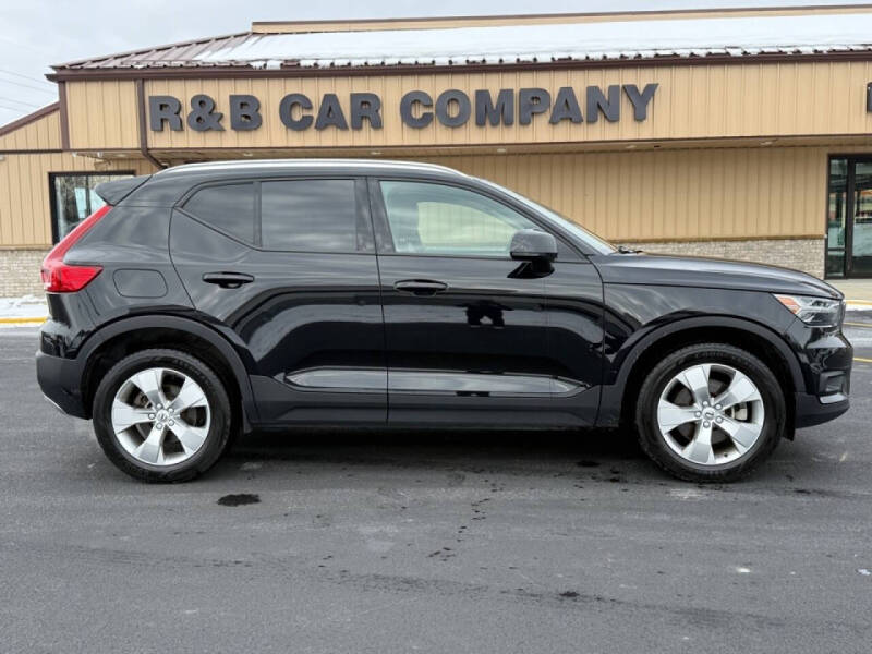 2022 Volvo XC40 T5 Momentum