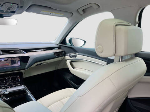 2021 Audi e-tron quattro Premium Plus