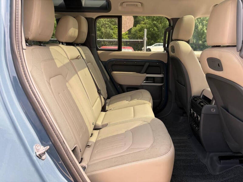 2020 Land Rover Defender 110 SE