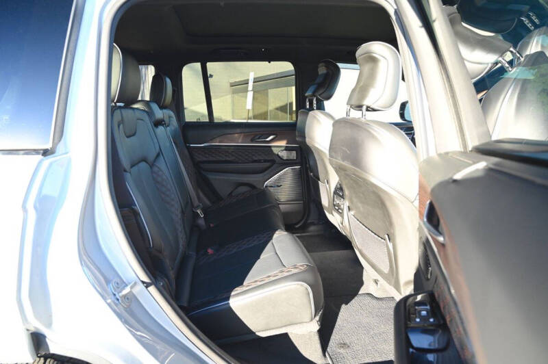 2022 Jeep Grand Cherokee Summit