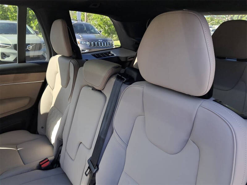 2026 Volvo XC90 B6 Core