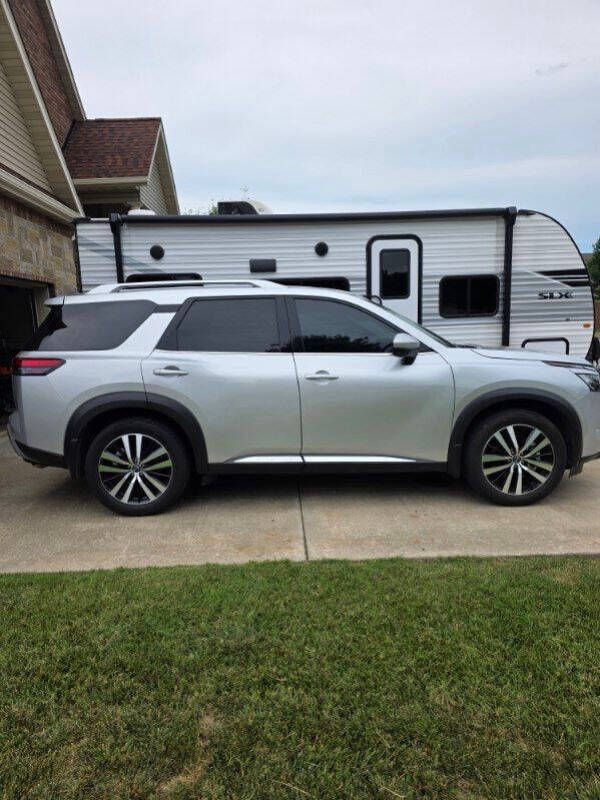 2023 Nissan Pathfinder Platinum