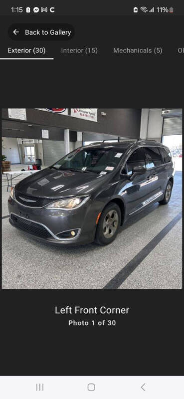 2017 Chrysler Pacifica Touring-L Plus's photo