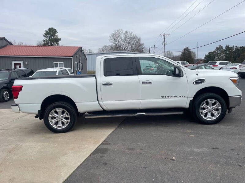2017 Nissan Titan XD SV