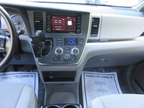 2018 Toyota Sienna LE Mobility 7-Passenger