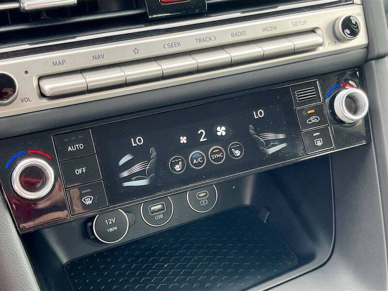 2025 Genesis G70