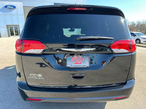 2025 Chrysler Voyager LX