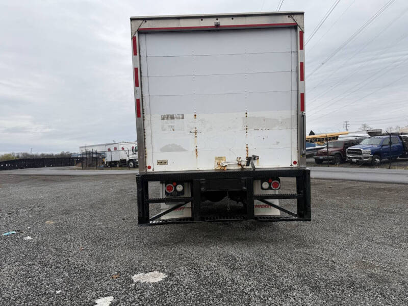 2018 Freightliner M2 106