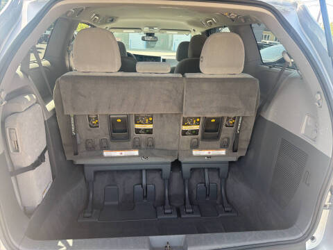 2018 Toyota Sienna LE 8-Passenger