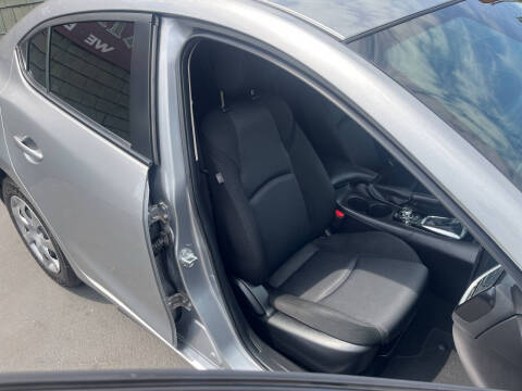 2015 Mazda MAZDA3 i Sport