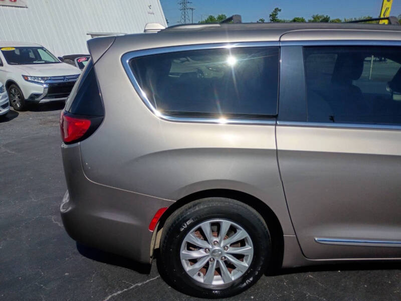 2017 Chrysler Pacifica Touring Plus