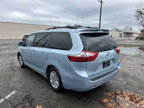 2015 Toyota Sienna