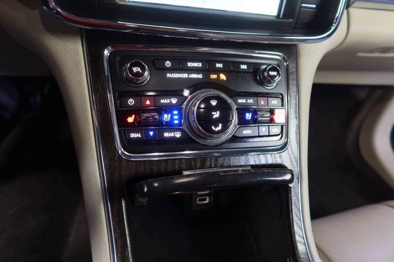 2017 Lincoln Continental Select