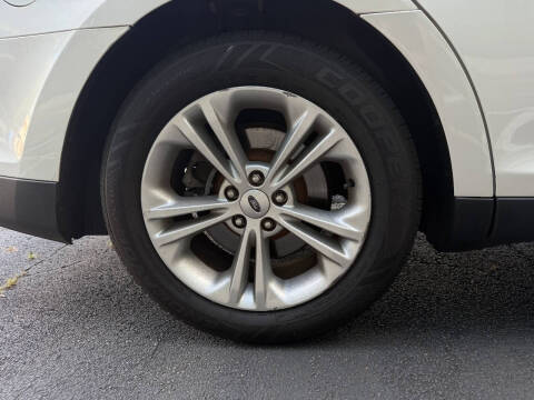 2015 Ford Taurus SEL