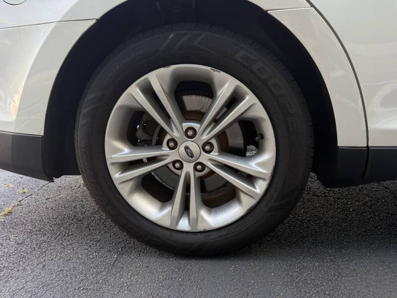2015 Ford Taurus SEL