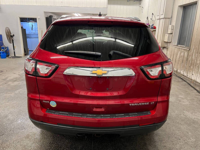 2014 Chevrolet Traverse 1LT photo 3