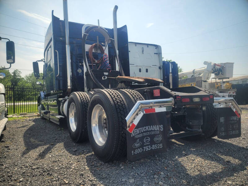 2016 Volvo VNL730