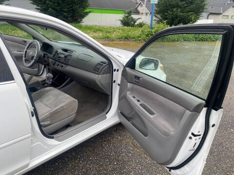 2004 Toyota Camry LE