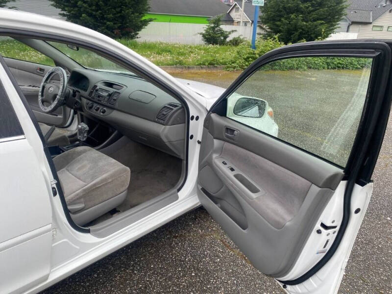 2004 Toyota Camry LE