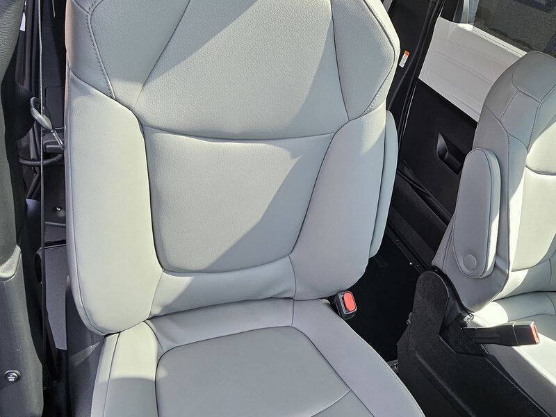 2025 Toyota Sienna XLE 8-Passenger